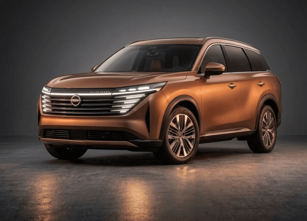 Nissan Pathfinder color bronce en estudio, vista frontal tres cuartos