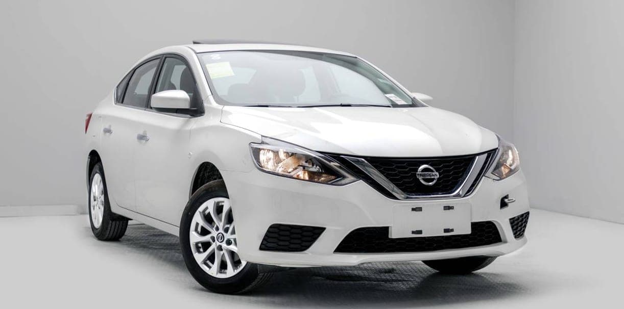 Nissan Sylphy Classic blanco, vista frontal