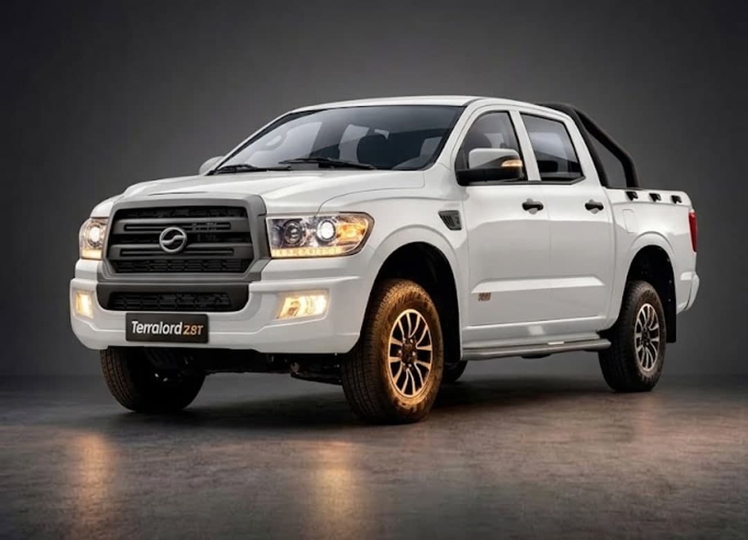 ZX Auto Terralord blanca en estudio, vista frontal tres cuartos